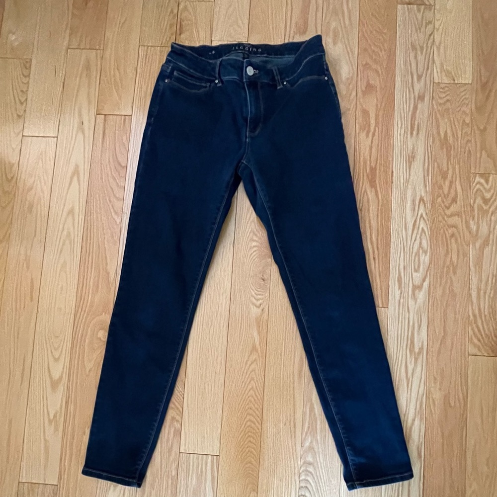 White House Black Market Women’s dark indigo Jegging. Size 8